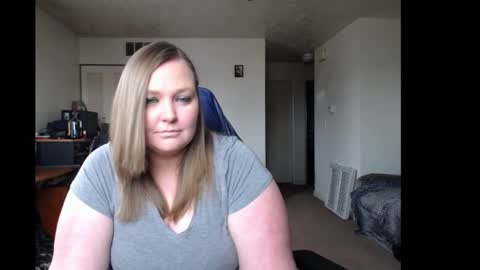 Snapshot of softerpeaches chatting on February 3, 2025, 6:17 pm Rose online show from February 3, 2025, 6:17 pm