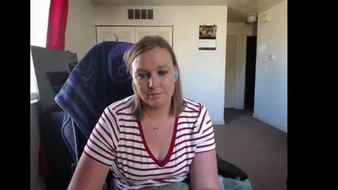 Snapshot of softerpeaches chatting on November 6, 2025, 8:43 pm Rose online show from November 6, 2025, 8:43 pm