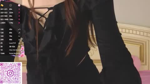 Elly online show from October 25, 2025, 7:27 am