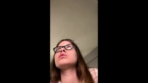 Snapshot of softlygirl chatting on April 9, 2026, 5:51 pm softlygirl online show from April 9, 2026, 5:51 pm
