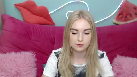 Snapshot of sofysoft chatting on November 19, 2025, 6:24 am sofysoft online show from November 19, 2025, 6:24 am