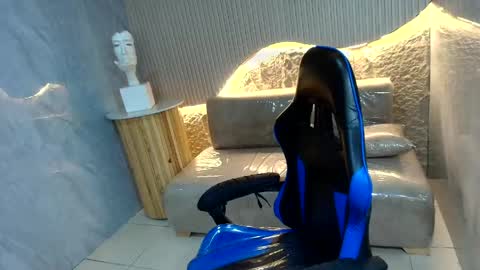 Snapshot of sol__r chatting on June 5, 2026, 6:52 am Sun online show from June 5, 2026, 6:52 am