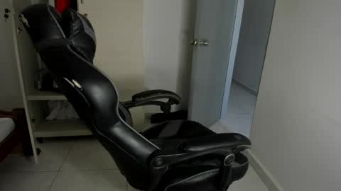 Snapshot of sola_enzo chatting on May 19, 2026, 6:36 pm sola_enzo online show from May 19, 2026, 6:36 pm