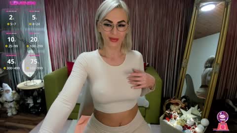 Snapshot of solar_criss chatting on January 8, 2025, 9:01 pm Criss online show from January 8, 2025, 9:01 pm