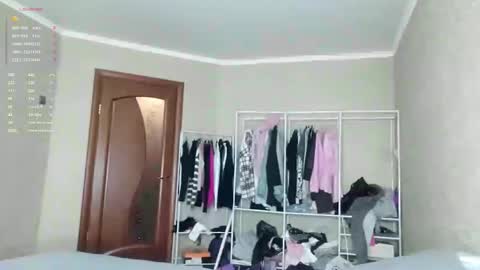 Snapshot of solarsiren chatting on October 30, 2025, 5:20 am Mila online show from October 30, 2025, 5:20 am