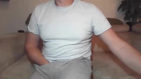 Snapshot of sole73 chatting on November 18, 2025, 1:22 am Sole Obedient online show from November 18, 2025, 1:22 am