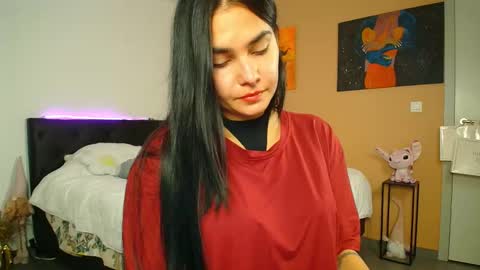 Mila online show from October 21, 2025, 5:57 pm