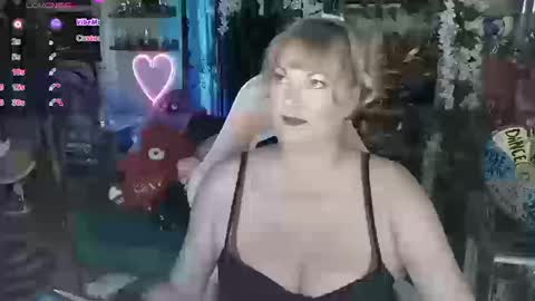 solesticia online show from October 12, 2025, 1:04 am