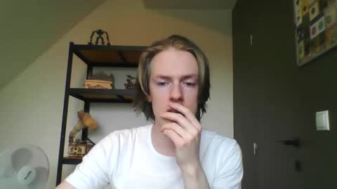 Snapshot of solomongumball chatting on December 17, 2025, 12:22 pm SOL online show from December 17, 2025, 12:22 pm