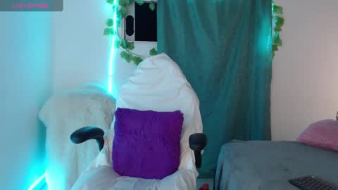 Snapshot of sommerray_99 chatting on December 16, 2024, 3:30 am sommer Ray online show from December 16, 2024, 3:30 am