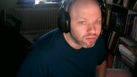 Snapshot of songoku81 chatting on November 14, 2025, 11:20 am Tom online show from November 14, 2025, 11:20 am