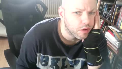 Snapshot of songoku81 chatting on February 15, 2026, 12:36 pm Tom online show from February 15, 2026, 12:36 pm