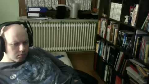 Snapshot of songoku81 chatting on February 22, 2026, 8:29 pm Tom online show from February 22, 2026, 8:29 pm