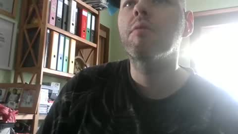 Snapshot of songoku81 chatting on March 1, 2026, 2:52 pm Tom online show from March 1, 2026, 2:52 pm