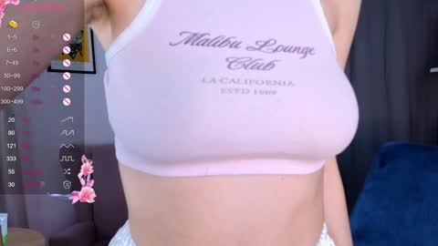 Snapshot of sonia_jones chatting on October 26, 2025, 6:25 pm Sofia online show from October 26, 2025, 6:25 pm