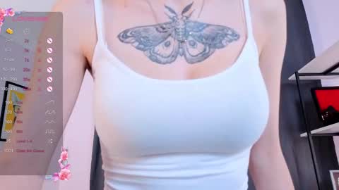 Snapshot of sonia_jones chatting on November 1, 2025, 5:26 pm Sofia online show from November 1, 2025, 5:26 pm