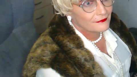 Snapshot of sonjairene chatting on December 25, 2024, 2:35 am sonjairene online show from December 25, 2024, 2:35 am