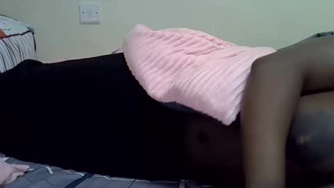 Snapshot of sonnia02 chatting on December 16, 2025, 4:39 am sonnia02 online show from December 16, 2025, 4:39 am