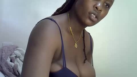 sonnia02 online show from February 3, 2026, 2:11 pm