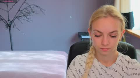 Sonya online show from May 26, 2026, 5:36 am