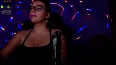 Sonia online show from October 10, 2025, 4:00 am