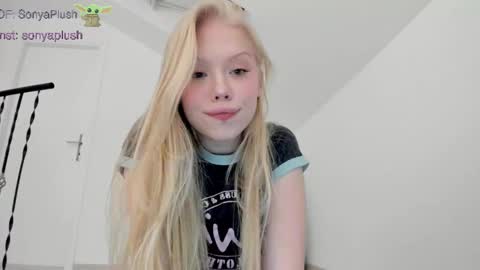 Snapshot of sonyaplush chatting on February 23, 2025, 6:12 pm Sonya Instagram Twitter sonyaplushgirl OnlyFans sonyaplush online show from February 23, 2025, 6:12 pm