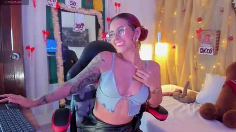 sophie online show from December 19, 2025, 8:16 pm