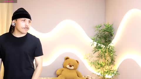 Snapshot of sophi_and_dereck chatting on June 22, 2026, 12:24 pm sophi_and_dereck online show from June 22, 2026, 12:24 pm