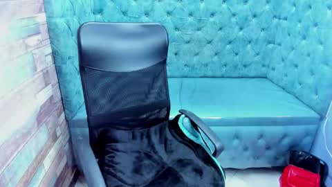 sophi_hardd online show from December 5, 2025, 5:42 pm