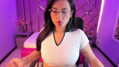 Snapshot of sophi_hardd chatting on June 14, 2026, 5:15 pm sophi_hardd online show from June 14, 2026, 5:15 pm