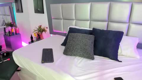 sophi Leone online show from February 3, 2026, 12:43 pm