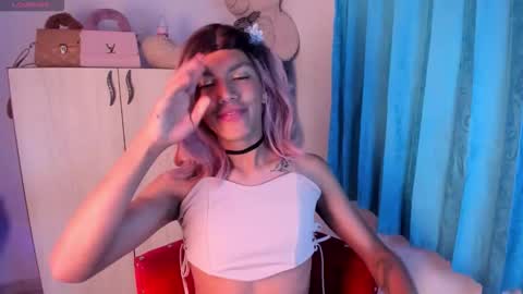 sophi lovely online show from October 28, 2025, 3:25 pm