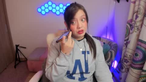 sophia_grants online show from January 8, 2026, 6:05 am