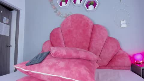 Sophi  online show from January 7, 2025, 5:43 am