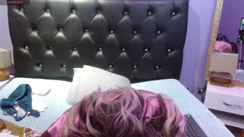 Snapshot of sophia_ny chatting on December 27, 2024, 2:04 am SOPHIA online show from December 27, 2024, 2:04 am