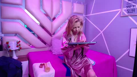 Snapshot of sophia_ny chatting on February 17, 2025, 11:09 pm SOPHIA online show from February 17, 2025, 11:09 pm