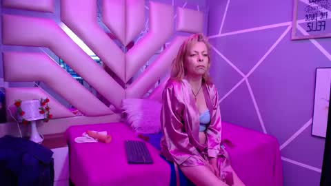 Snapshot of sophia_ny chatting on February 18, 2025, 2:16 am SOPHIA online show from February 18, 2025, 2:16 am