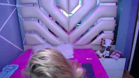 Snapshot of sophia_ny chatting on February 19, 2025, 7:16 pm SOPHIA online show from February 19, 2025, 7:16 pm