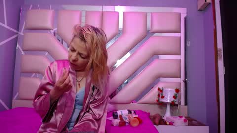 Snapshot of sophia_ny chatting on February 26, 2025, 1:53 am SOPHIA online show from February 26, 2025, 1:53 am