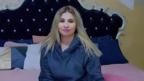 sophia smith4146 online show from February 12, 2025, 1:41 am