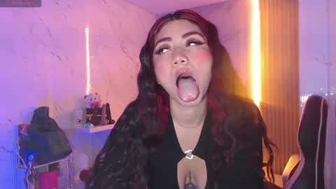 Sophia online show from December 17, 2025, 1:39 pm