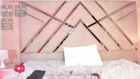 Sophia Paris online show from April 16, 2026, 3:51 am