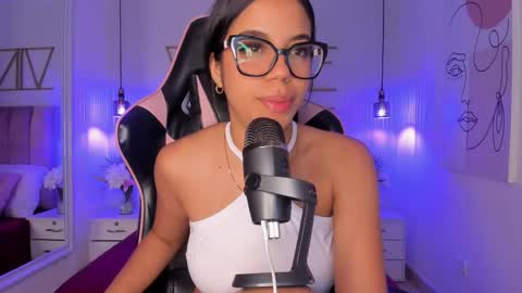 Snapshot of sophiaahill chatting on October 22, 2025, 8:41 pm Sophie Hill online show from October 22, 2025, 8:41 pm