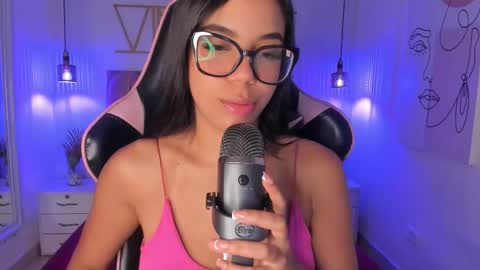 Snapshot of sophiaahill chatting on October 28, 2025, 7:49 pm Sophie Hill online show from October 28, 2025, 7:49 pm