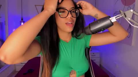 Snapshot of sophiaahill chatting on October 30, 2025, 8:09 pm Sophie Hill online show from October 30, 2025, 8:09 pm