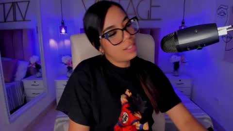 Snapshot of sophiaahill chatting on November 3, 2025, 7:59 pm Sophie Hill online show from November 3, 2025, 7:59 pm