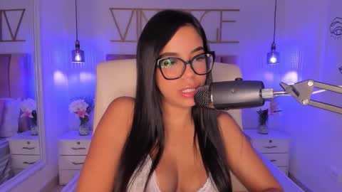 Snapshot of sophiaahill chatting on November 5, 2025, 7:47 pm Sophie Hill online show from November 5, 2025, 7:47 pm