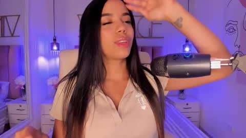 Snapshot of sophiaahill chatting on November 7, 2025, 8:20 pm Sophie Hill online show from November 7, 2025, 8:20 pm