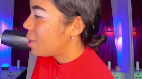 Snapshot of sophiaahill chatting on November 12, 2025, 9:36 pm Sophie Hill online show from November 12, 2025, 9:36 pm