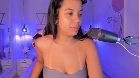 Snapshot of sophiaahill chatting on November 27, 2025, 8:22 pm Sophie Hill online show from November 27, 2025, 8:22 pm